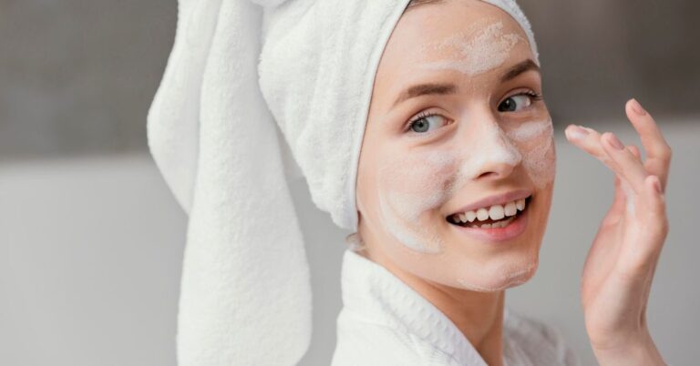 Top 7 Best Face Cleansers For Oily Skin: Men & Women